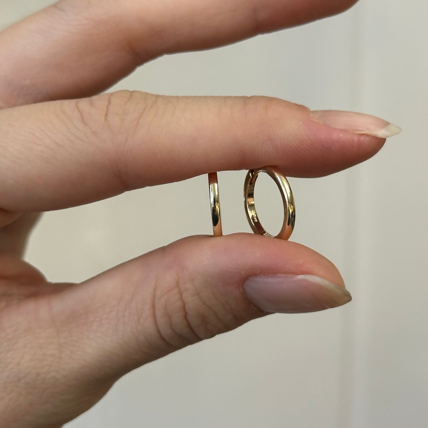 14KT Yellow Gold Thin Solid Round Hoop Earrings 15mm