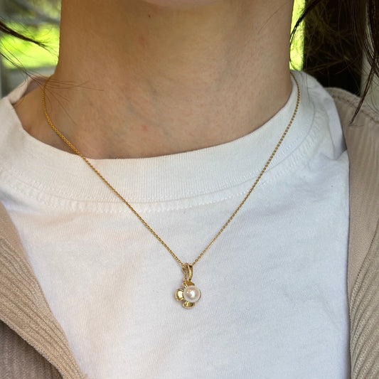 Estate 10KT Yellow Gold White Pearl Clover Pendant