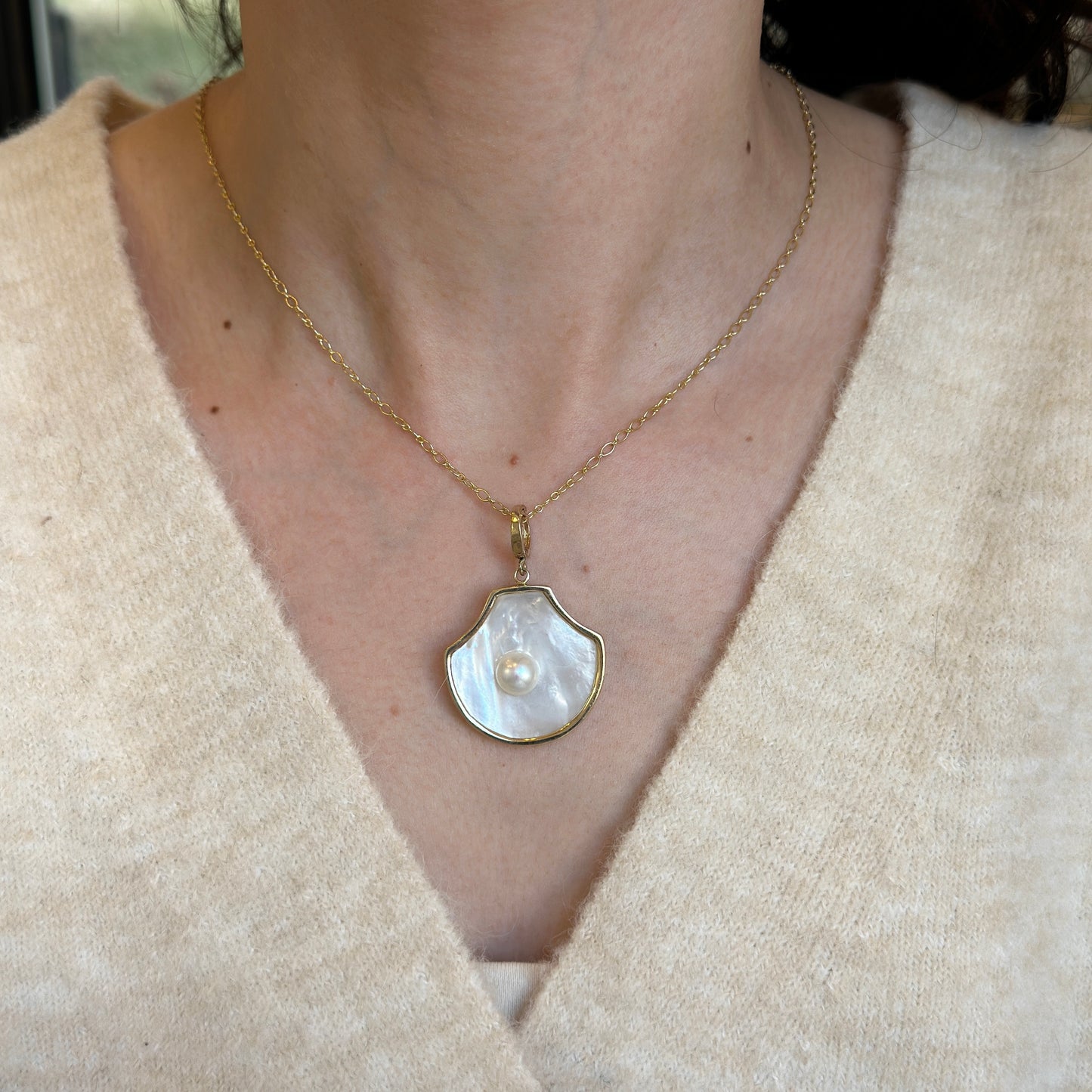 Estate 14KT Yellow Gold Mother of Pearl Shell Pendant Enhancer