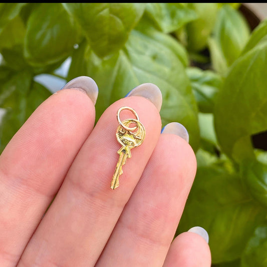 14KT Yellow Gold Rounded Key Pendant Charm