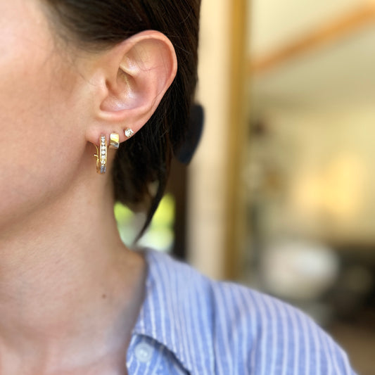 Estate (1) 14KT Yellow Gold Channel-Set Diamond J-Hoop Earring