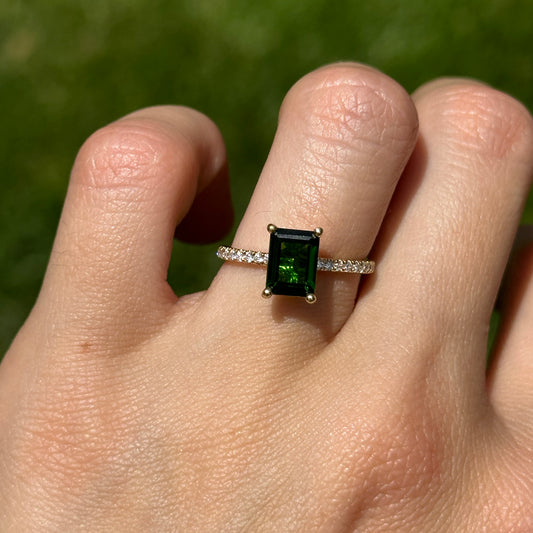 Estate 14KT Yellow Gold Emerad-Cut Tsavorite + Diamond Ring