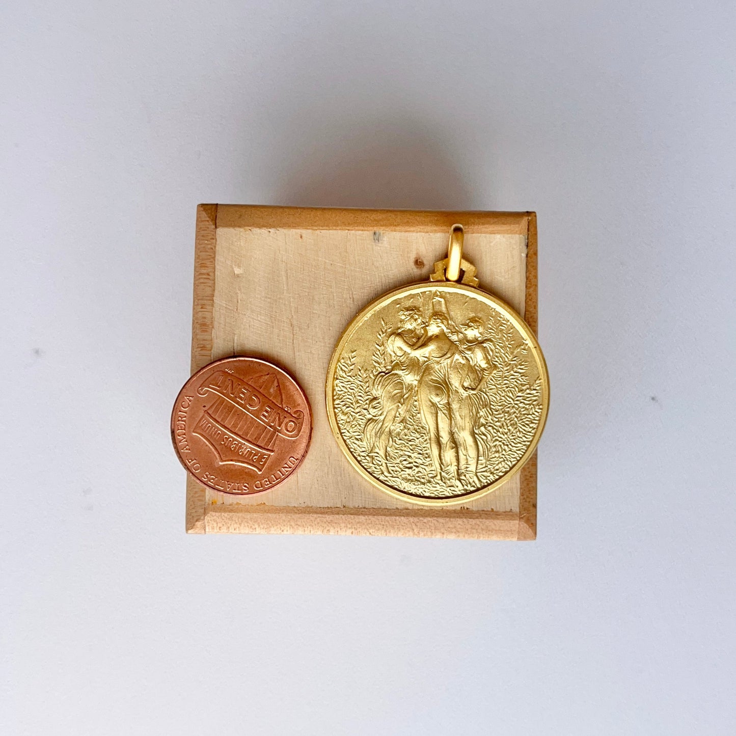 18KT Yellow Gold The Three Graces Matte Medal Pendant 30mm