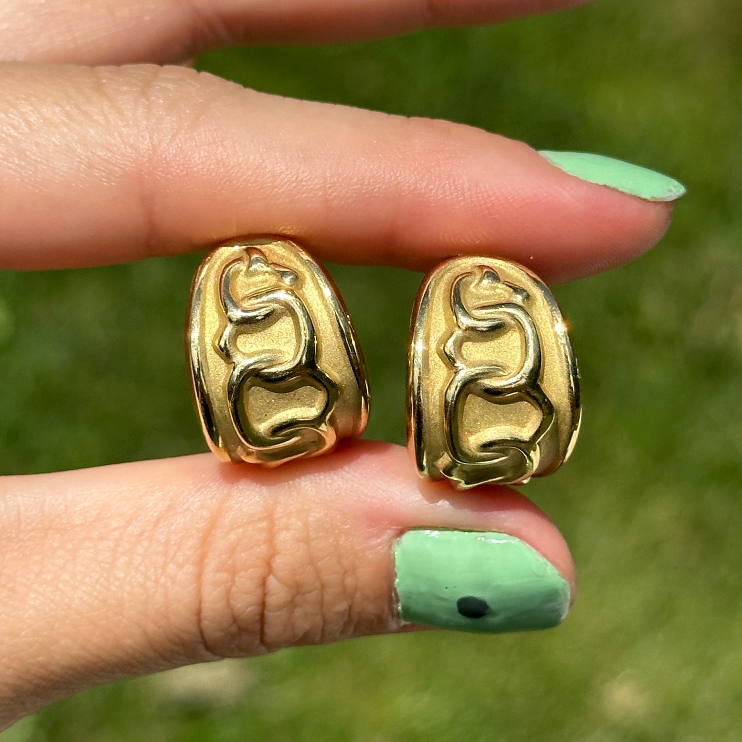 Estate Byzantine 18KT Yellow Gold Raised Chain Link J Hoop Earrings