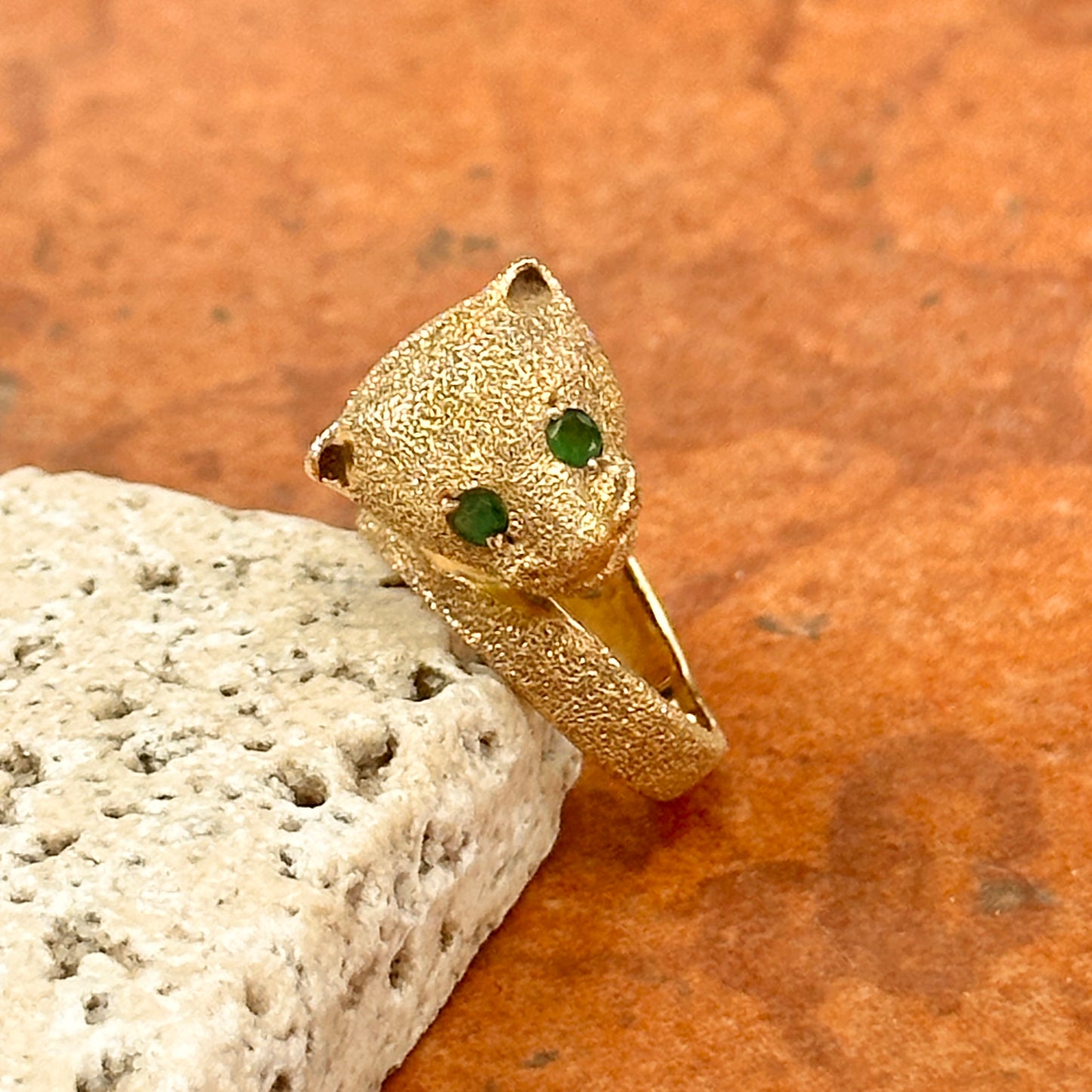 Estate 14KT Yellow Gold Sandblasted Panther Emerald Ring