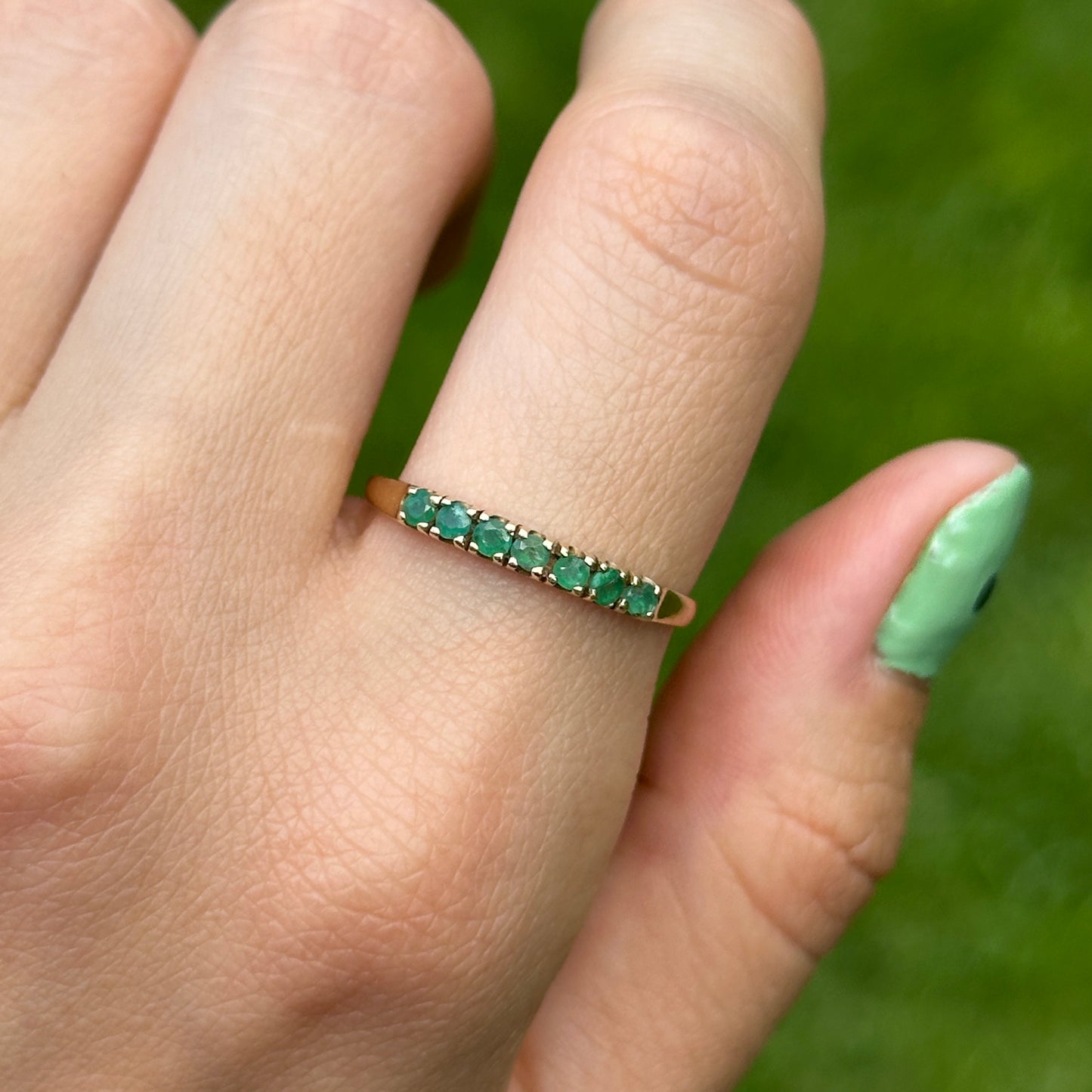 Estate 14K Yellow Gold Round Emeralds Thin Band Ring