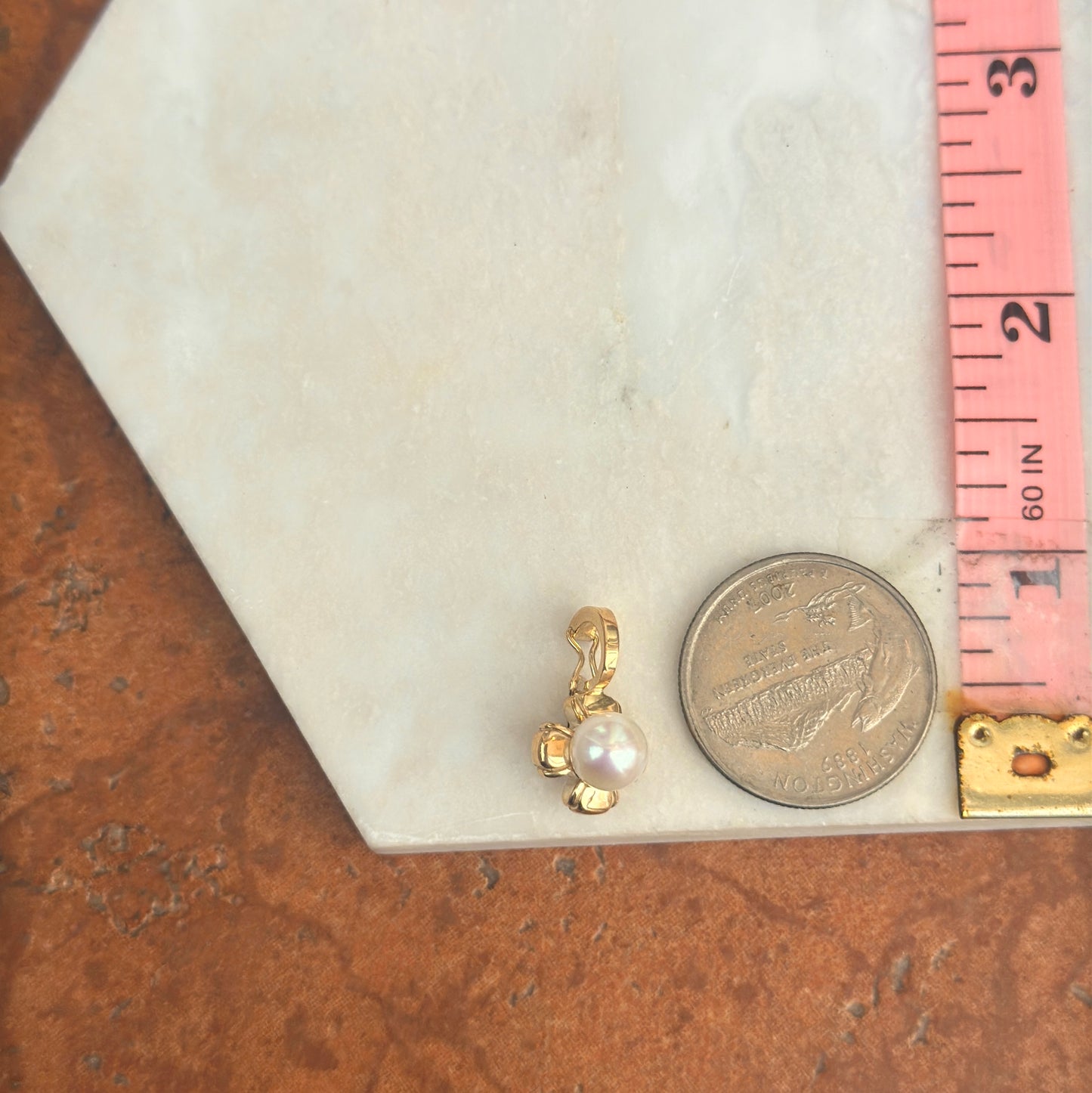 Estate 10KT Yellow Gold White Pearl Clover Pendant