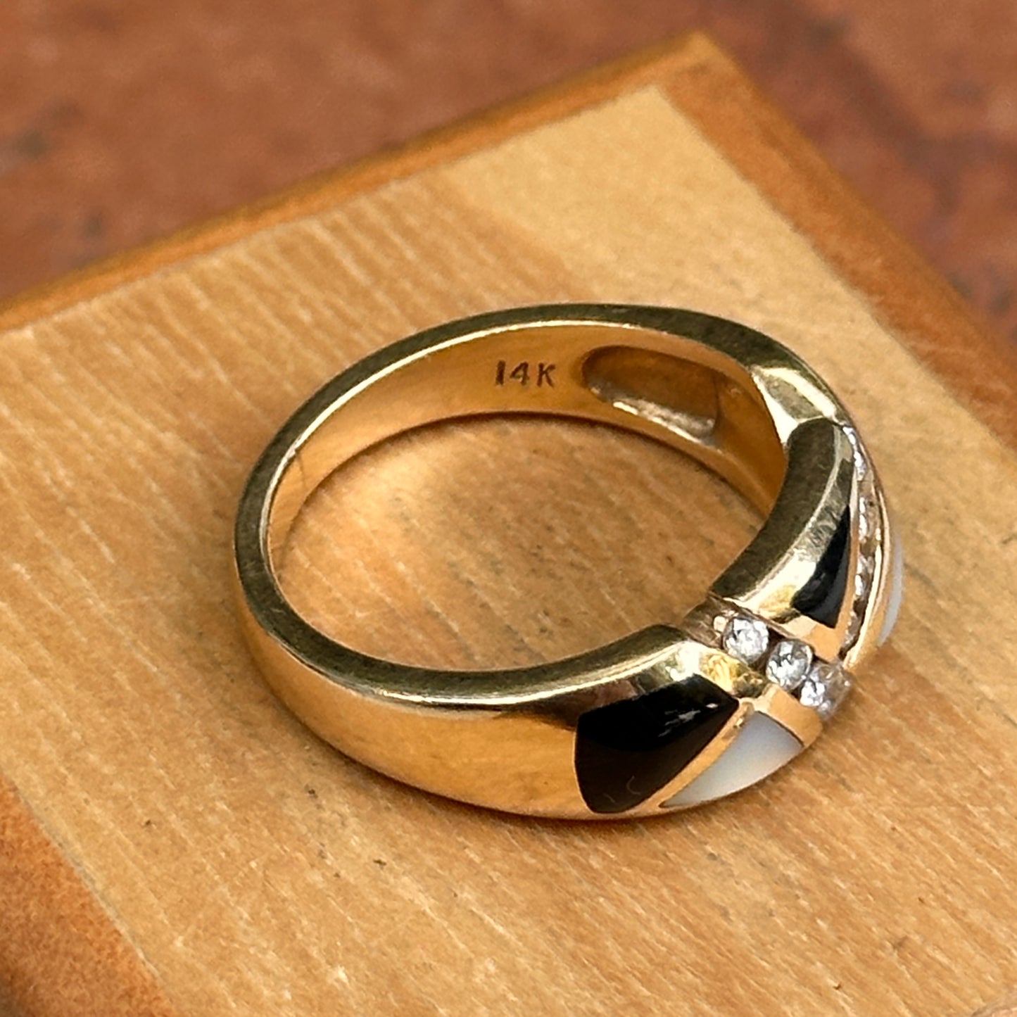 Estate 14KT Yellow Gold Mother of Pearl, Onyx, + Diamaond Ring