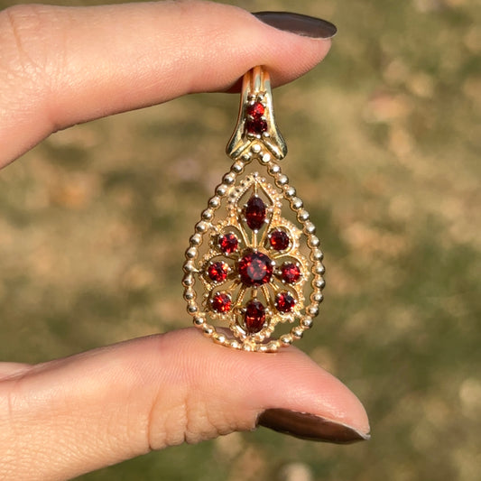 Estate 14KT Yellow Gold Byzantine Garnet Teardrop Pendant