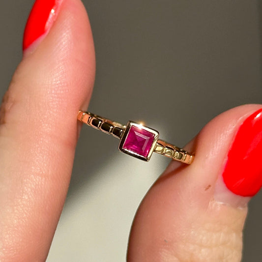 Estate 18KT Yellow Gold Square Ruby Notched Band Ring