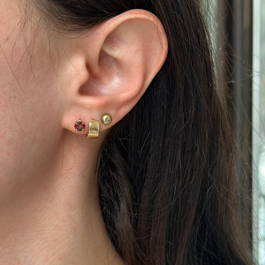 10KT Yellow Gold 4.5mm Round Garnet Stud Earrings