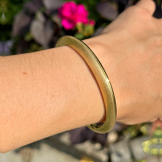14KT Yellow Gold Knife-Edge Matte + Polished Finish Bangle Bracelet