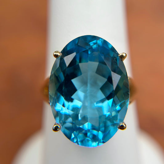 Estate 10KT Yellow Gold Oval Large Blue Topaz Ring