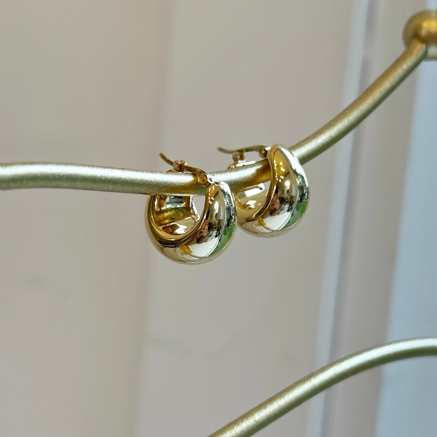 14KT Yellow Gold Tapered Huggie Hoop Earrings 15mm