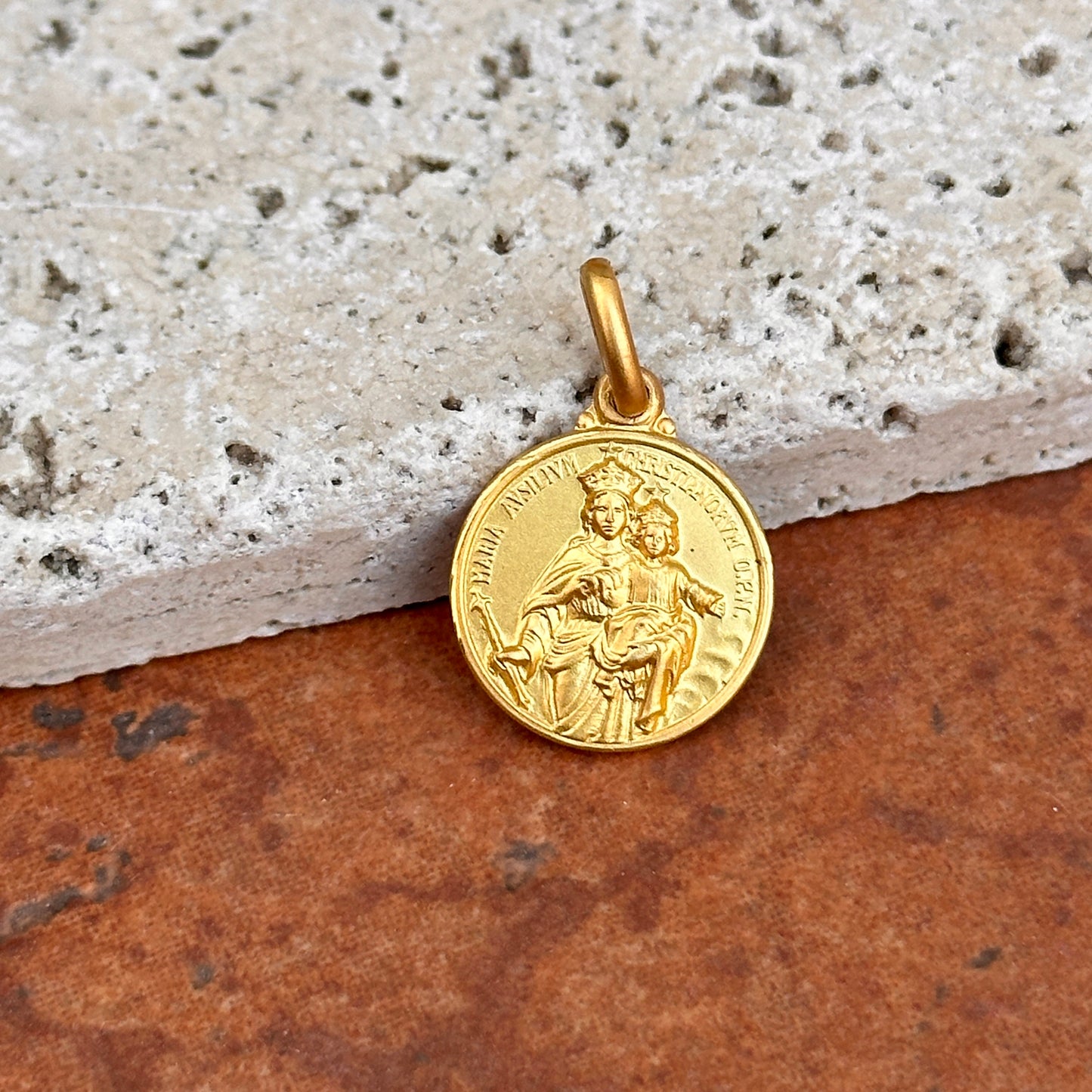 18KT Yellow Gold Ausiliatrice Round Medal Pendant 18mm