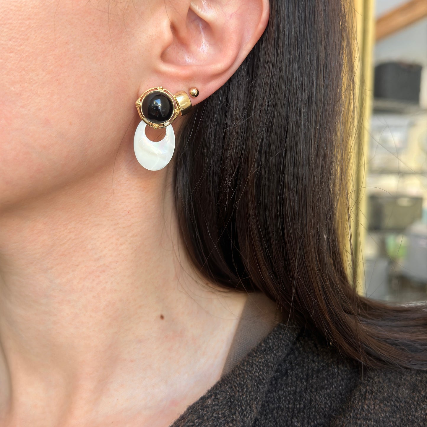 Vintage 14KT Yellow Gold Round Black Onyx Earrings