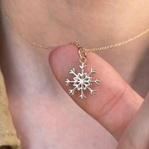 10KT Yellow Gold Detailed Small Snowflake Pendant Charm - LSJ