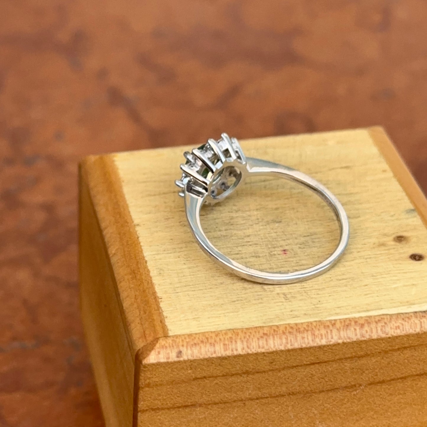 Estate 14KT White Gold Round Emerald Halo Ring