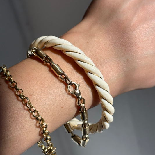 Estate 14KT Yellow Gold Oval Inlay Cream Enamel Corrugated Twist Bangle