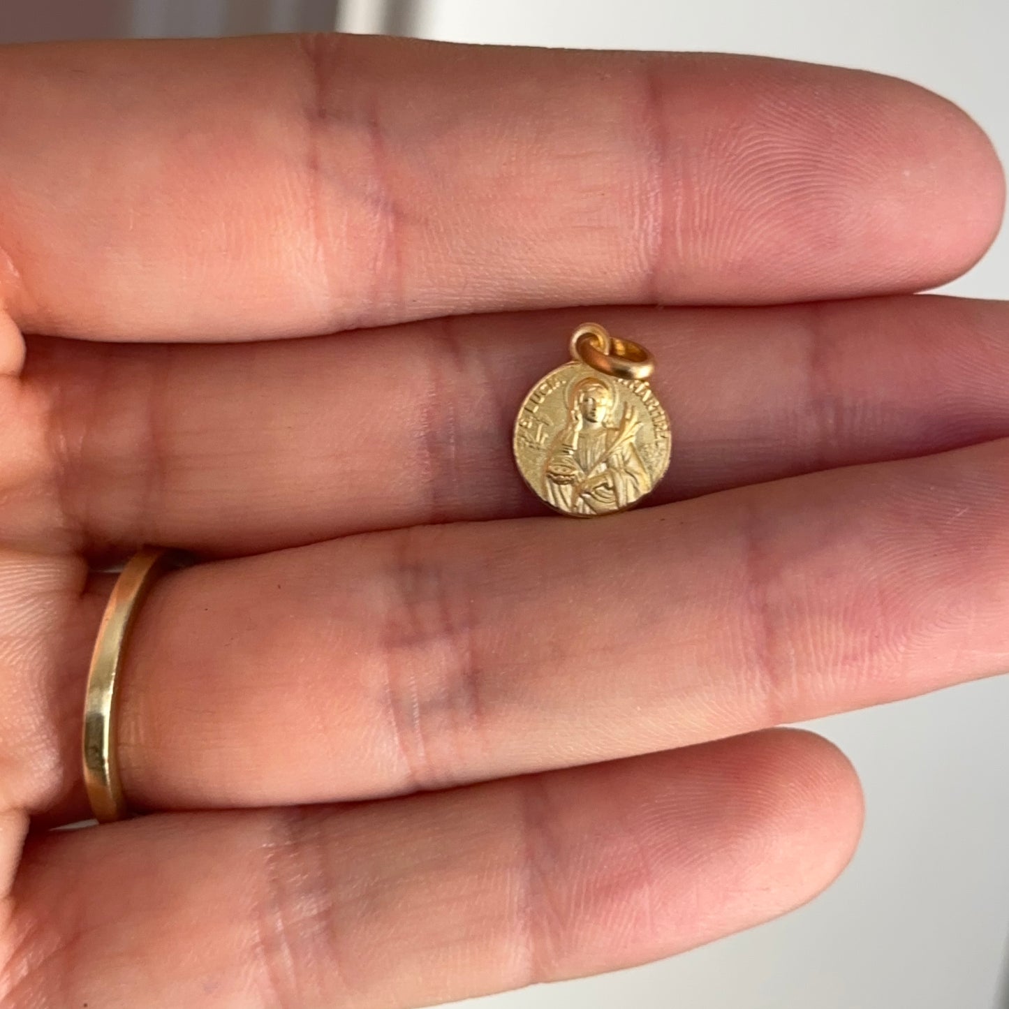 14KT Yellow Gold Matte St Lucy Lucia Medal Pendant Charm 10mm