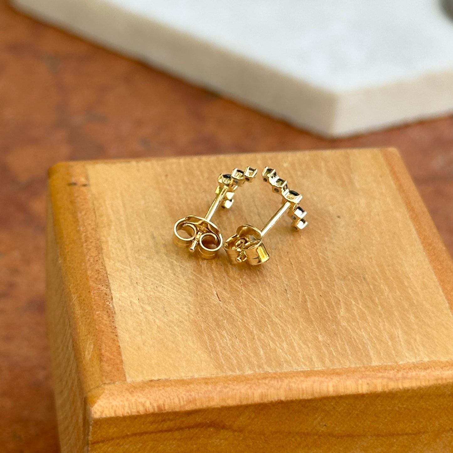 14KT Yellow Gold Round Blue Sapphire Curved Stud Earrings