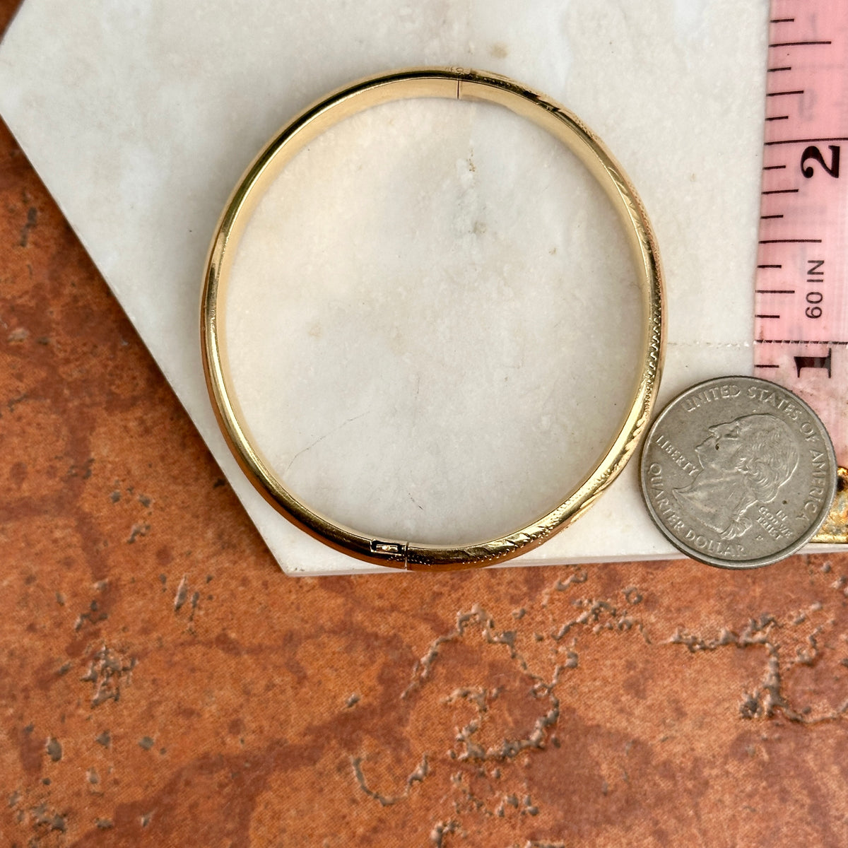 Estate 14KT Yellow Gold Etched 8mm Oval Bangle Bracelet