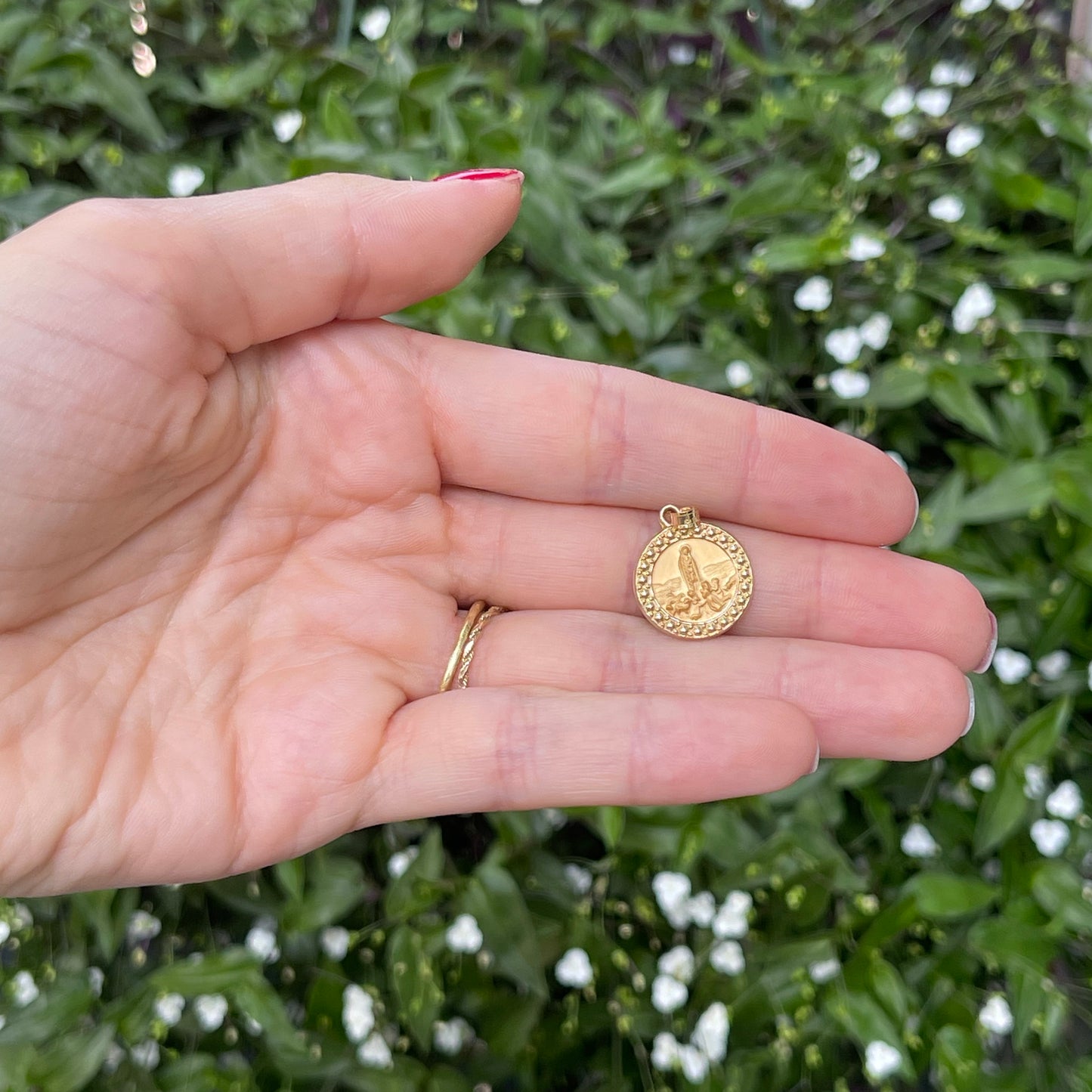 14KT Yellow Gold St Anthony Round Bubbled Edge Pendant Charm