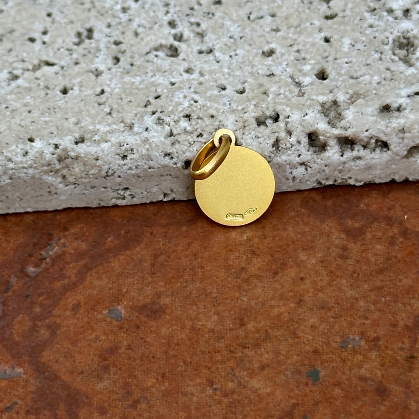 OOO 14KT Yellow Gold St Francis of Assisi Matte Medal Pendant Charm 10mm