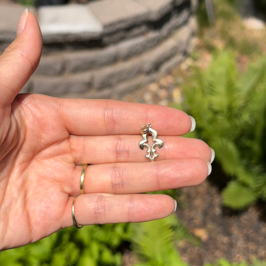 14KT Yellow Gold Cut-Out Fleur de Lis Pendant Charm