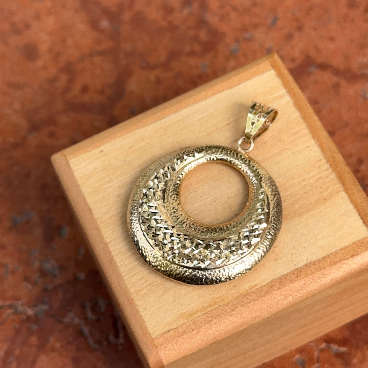 14KT Yellow Gold Diamond-Cut Textured Round Circle Pendant Charm