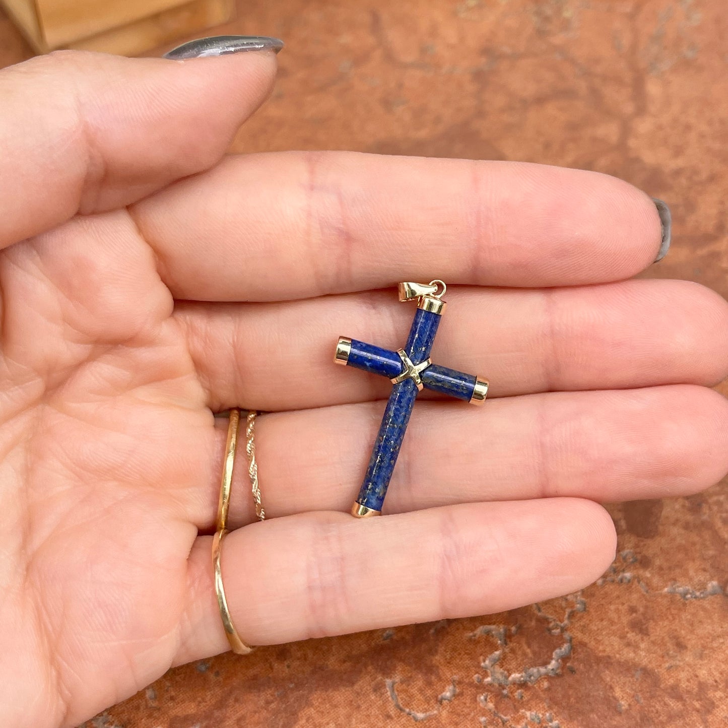 Estate 14KT Yellow Gold Detailed Blue Lapis Cross Pendant