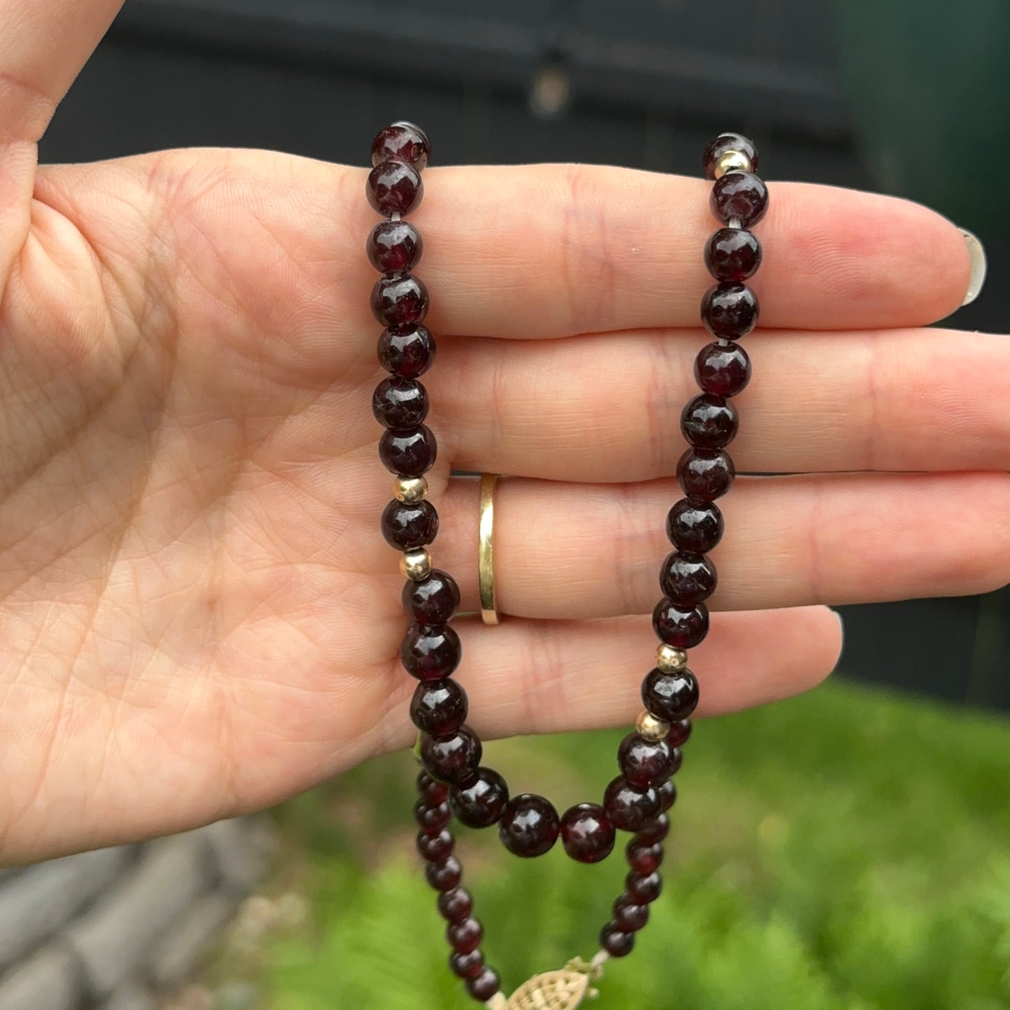 Estate 14KT Yellow Gold Garnet Beaded Graduated Gold Necklace