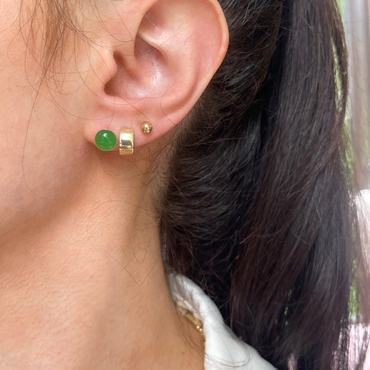 Estate 14KT Yellow Gold Spinach Jade Button Stud Earrings