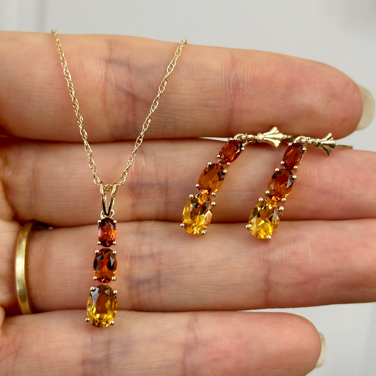 14KT Yellow Gold Graduated Citrine Pendant Chain Necklace