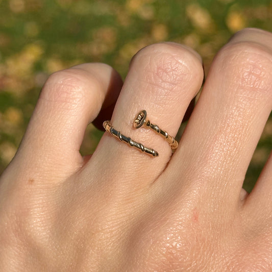 Estate 14KT Yellow Gold Screw Nail Ribbed Ring