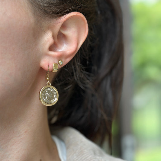 Estate Gold-Tone Queen Elizabeth The Second Replica Coin Bezel Wire Dangle Drop Earrings