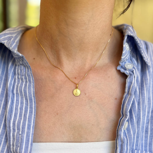 14KT Yellow Gold St Elizabeth of Hungary Matte Medal Pendant Charm 10mm