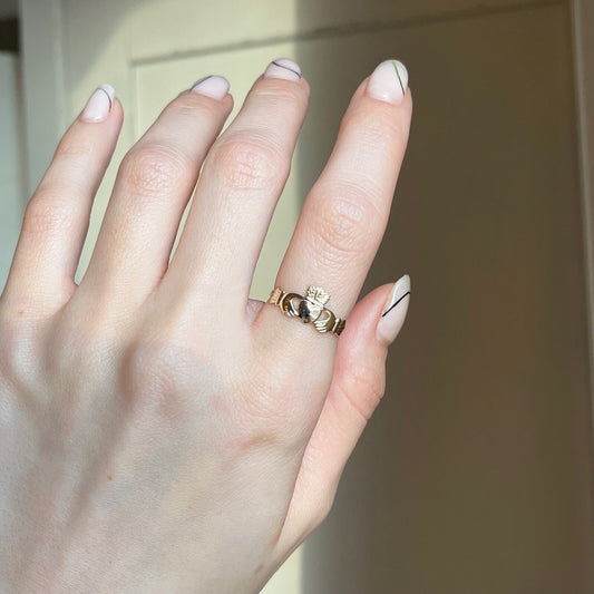 14KT Yellow Gold Shiny Celtic Claddagh Thin Band Ring
