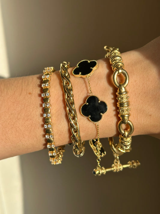 14KT Yellow Gold Black Onyx Ribbed Clover Bracelet