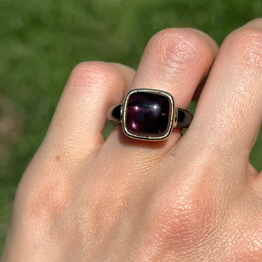 Estate 18KT Yellow Gold Black Onyx Band + Cabochon Rhodolite Garnet Ring
