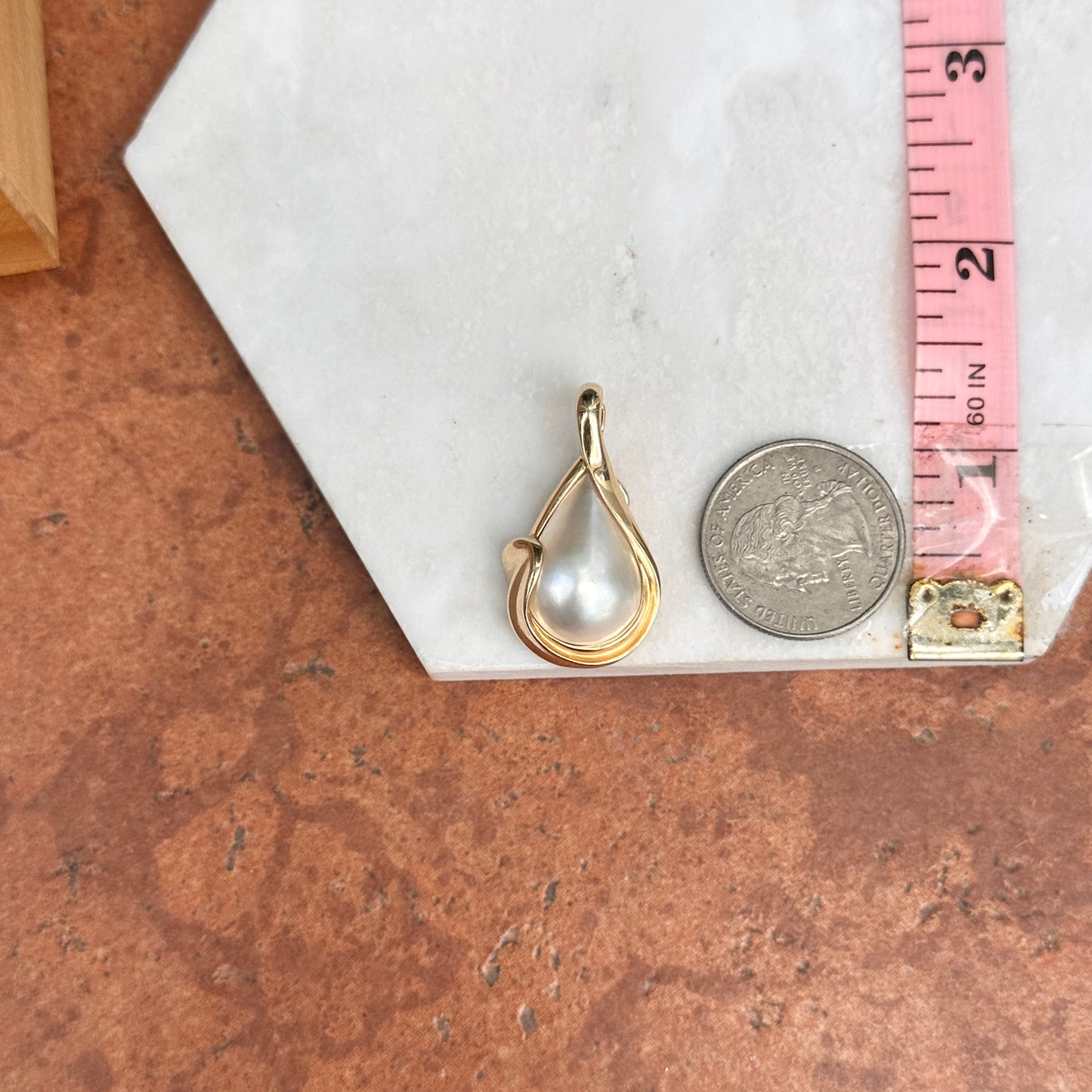 Estate 14KT Yellow Gold Teardrop Mabe Pearl Pendant Enhancer
