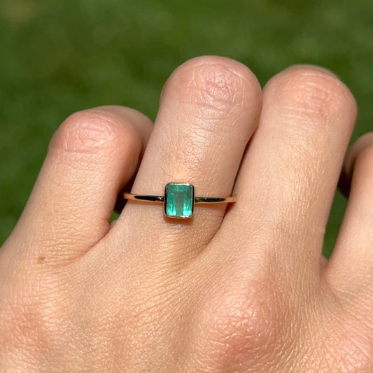 Estate 14KT Yellow Gold Emerald-Cut Emerald Bezel Ring