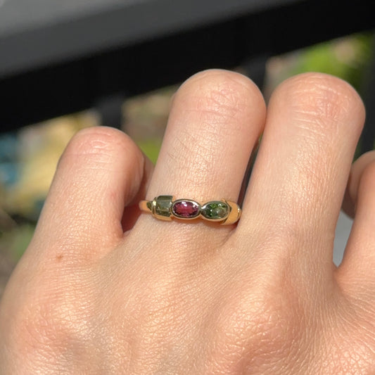 Estate 18KT Yellow Gold Oval Green and Pink Tourmaline Bezel Set Band Ring