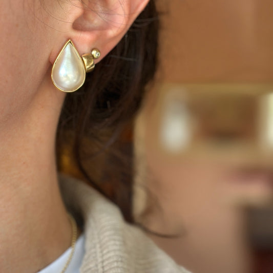 Estate 14KT Yellow Gold Teardrop Mabe Pearl Omega Back Earrings