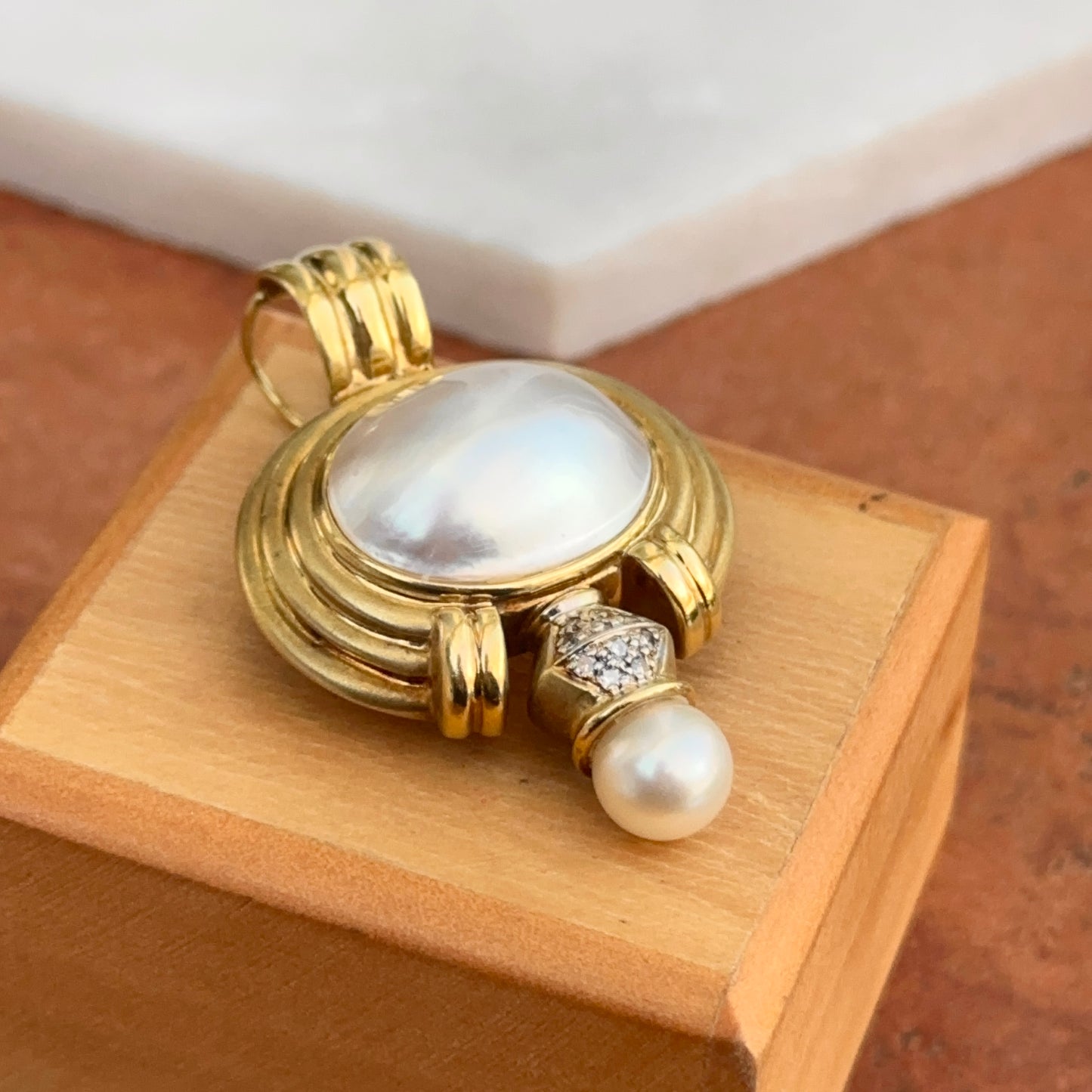 Estate 14KT Yellow Gold Large Mabe Pearl + Diamond Enhancer Pendant 045