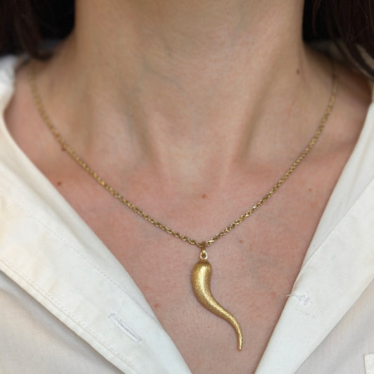 Estate 18KT Yellow Gold Sandblast Italian Horn Pendant 45mm