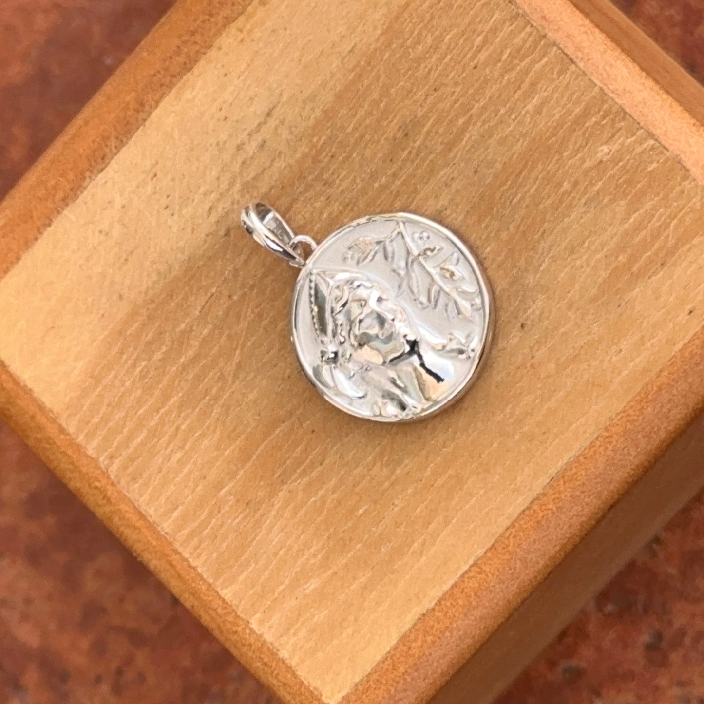Sterling Silver Athena Solid Polished Round Textured Medal Pendant 15mm