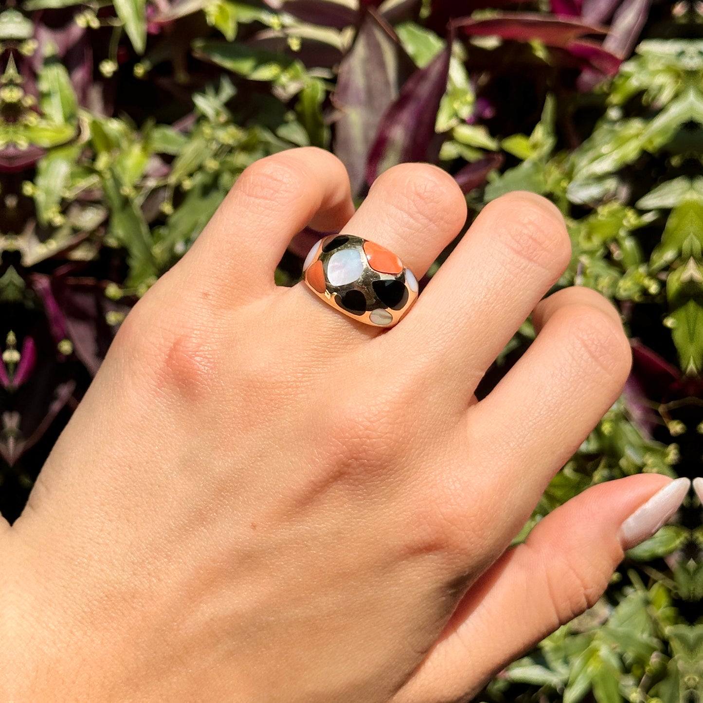 Estate 14KT Yellow Gold Coral, Mother of Pearl, + Onyx Dome Ring