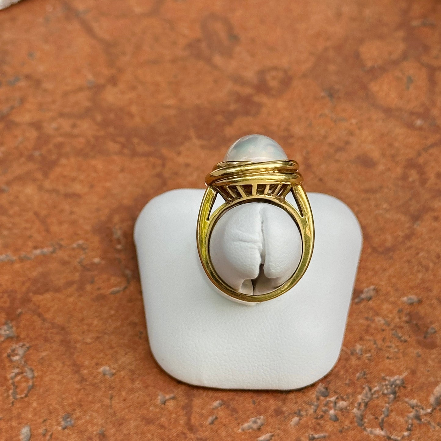 Estate 18KT Yellow Gold Bezel Round Mabe Pearl Ring
