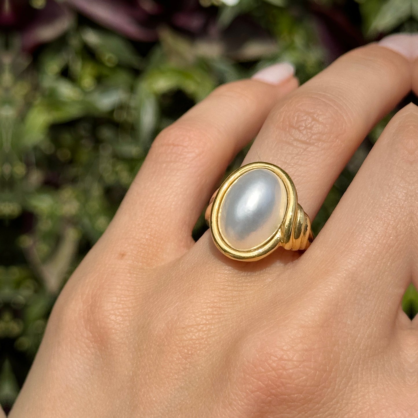 Estate 18KT Yellow Gold Oval Bezel Mabe Pearl Ring